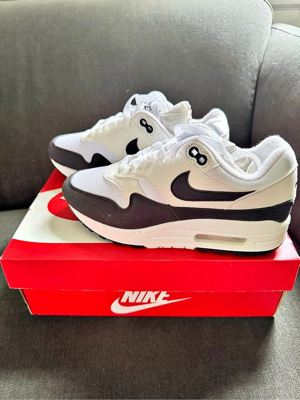 Nike Air Max 1 White & Black Sneakers Like New